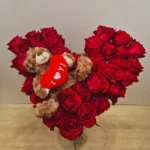 boeket hart rode rozen met bruine beer kopen