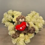 Boeket Hart 50cm witte rozen en beer